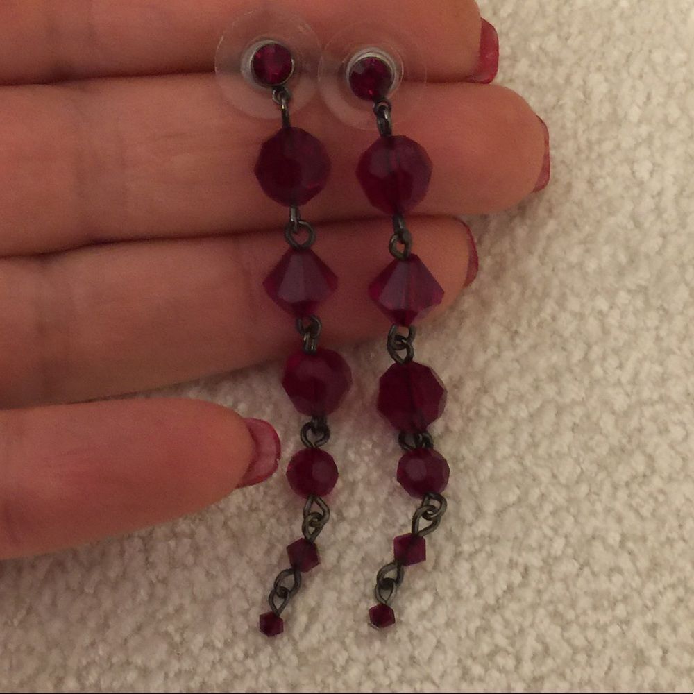 Cache red earrings - Picture 3 of 8